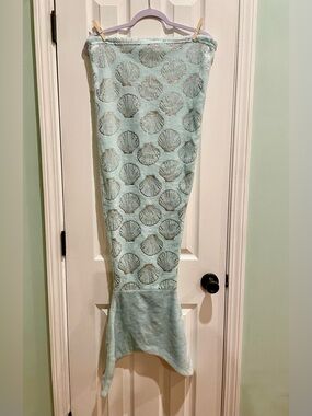 Mermaid Tail Blanket – Aqua Blue with Sparkly Silver Seashells – Five Below